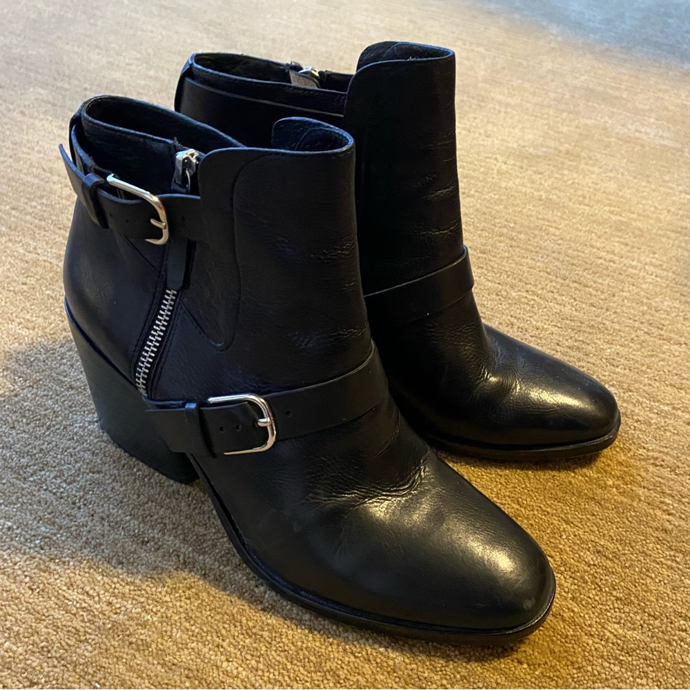 Pour la Victoire Black leather ankle boots size 10